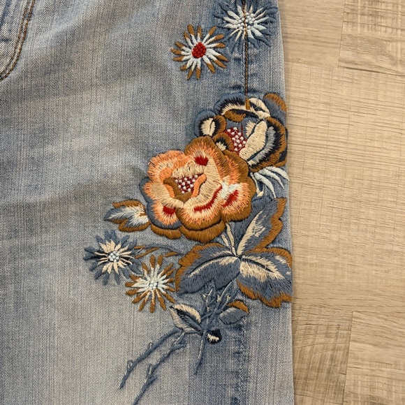DRIFTWOOD Charlee Wide Leg Cropped Floral Embroidered Jeans Size 26 Inseam 25.5” - Picture 6 of 11